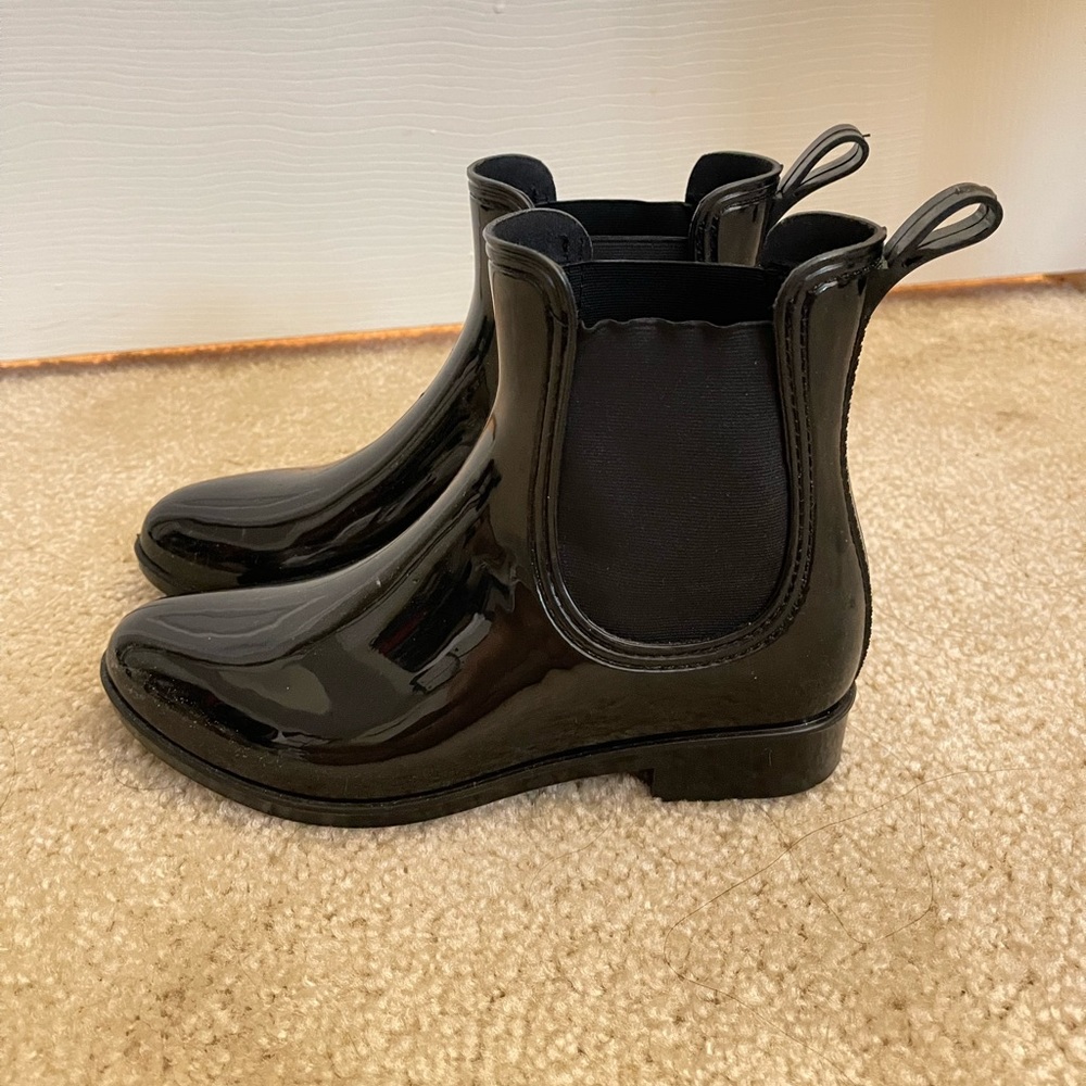 Women’s RAELYNN Chelsea Rainboots by INC, black, size 7